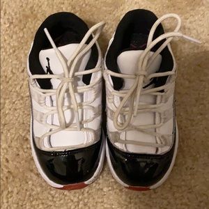 Black and white Jordan’s for toddler boys size: 8c